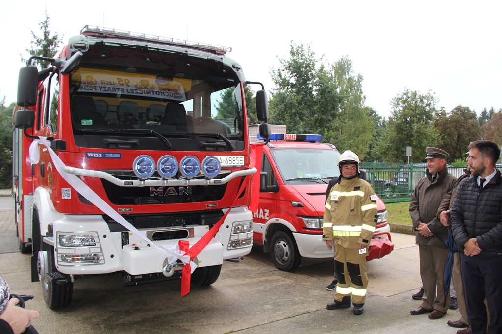 Nowy wóz strażacki z okazji 95-lecia działalności OSP Czarna