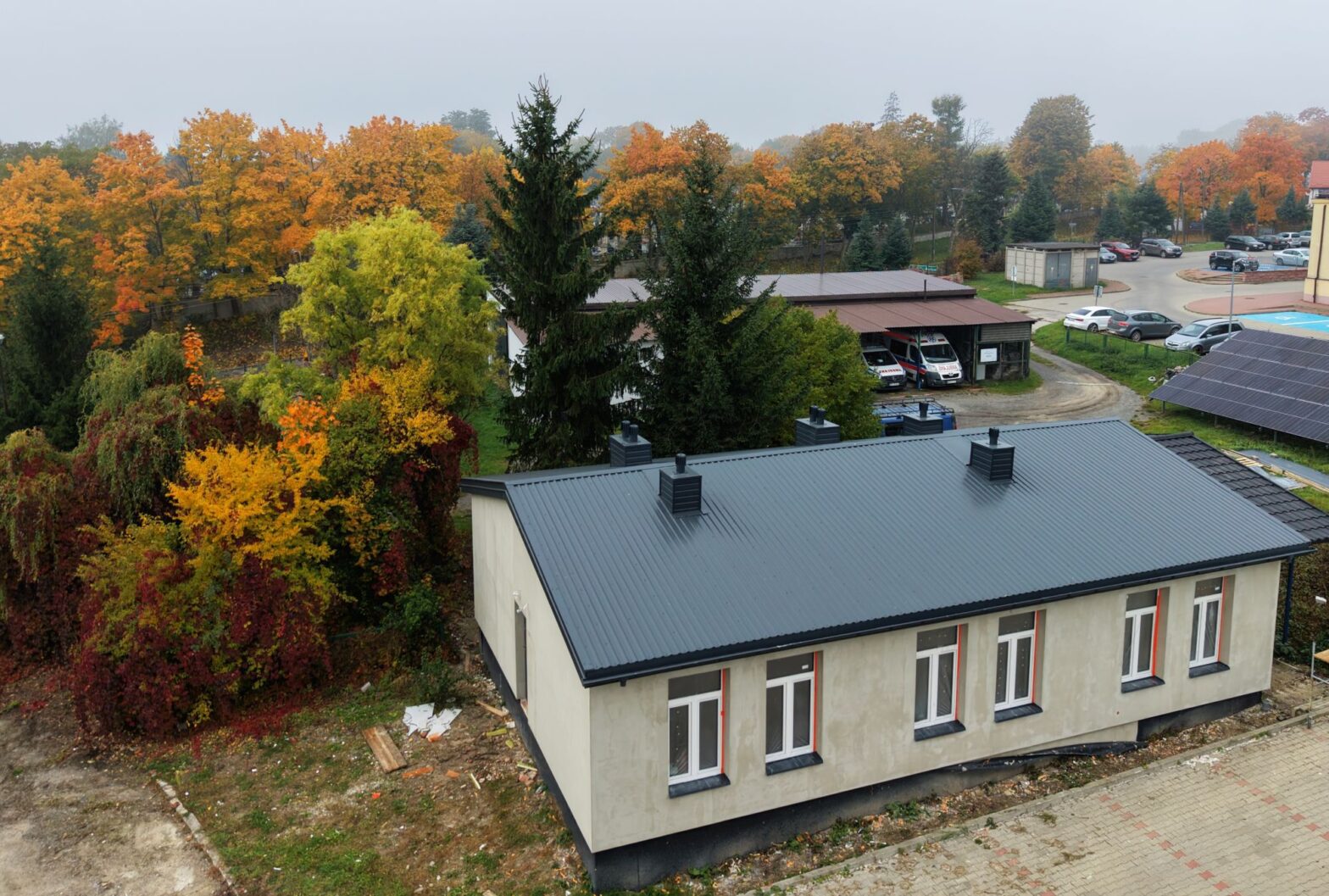 Trwa remont budynku pogotowia ratunkowego w Iłży. Wkrótce montaż paneli fotowoltaicznych